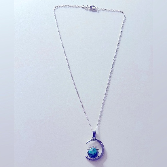 NWOT Necklace Green Zoisite stone Sun, Crescent Moon, silvertone chain 18” - Picture 2 of 4